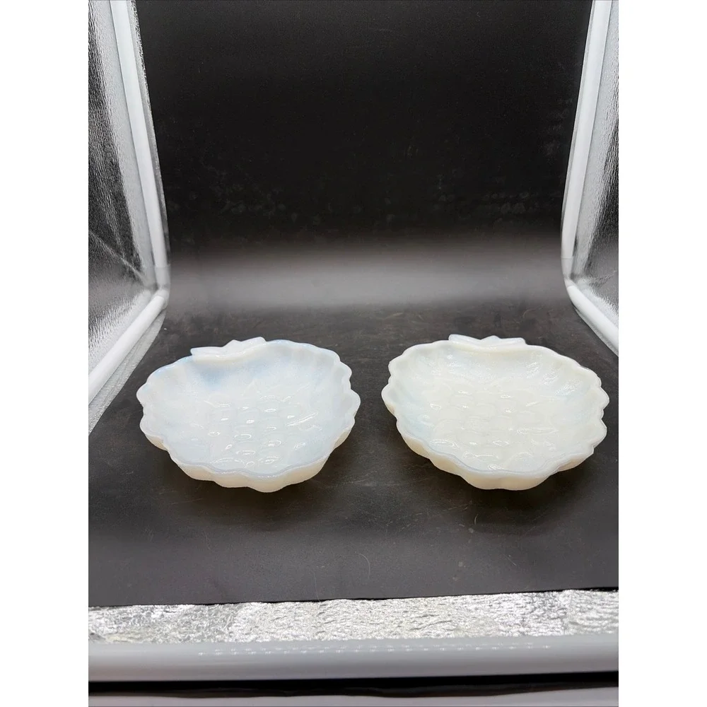 Vintage White Milk Glass Grape Trinket Dishes Scalloped Edge Set of‎ 2